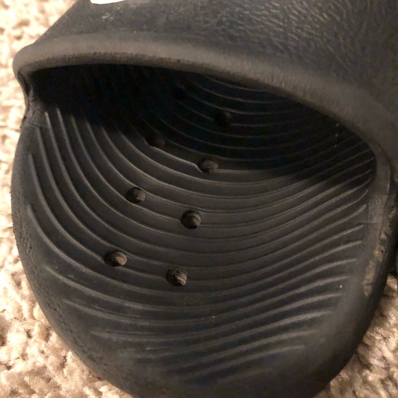 BLACK AND WHITE NIKE SLIDES - Picture 3 of 7